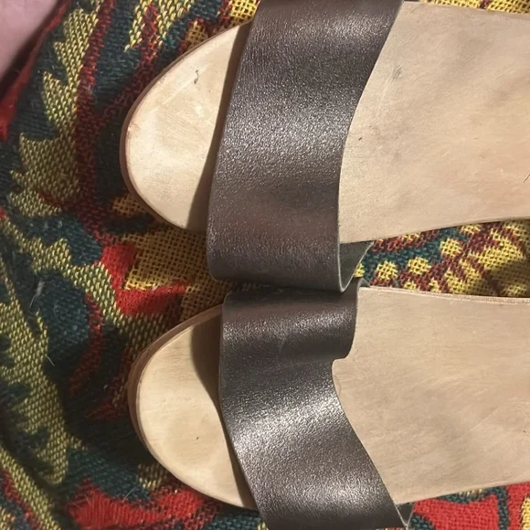 metallic and suede bryr clogs barely worn - Picture 2 of 6